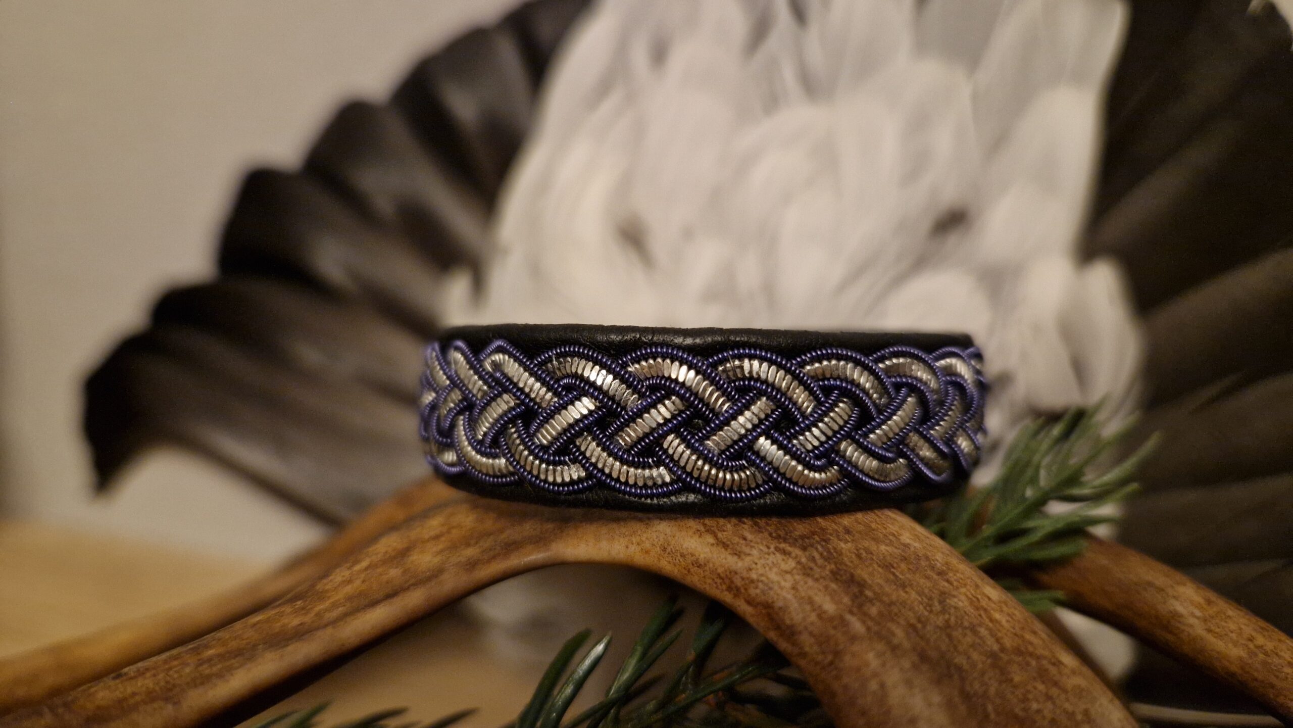 Tennarmband med platt tenntråd och koppartråd